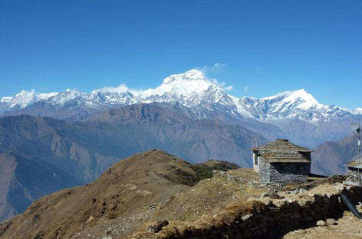 Haus in West-Nepal mit Blick auf den höchsten Berg der Erde - Everest (8848 m) 