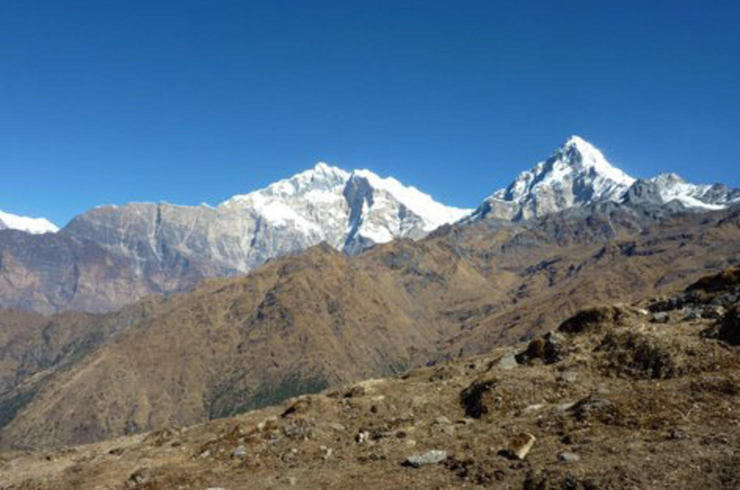 Glitzernde Schneeberge im Himalaya