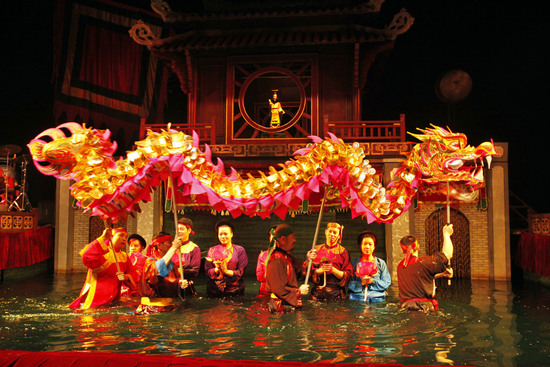 Eine Drachenfigur im Wasserpuppentheater in Hanoi. Bild: Handspan Travel Eine Drachenfigur im Wasserpuppentheater in Hanoi. Bild: Handspan Travel