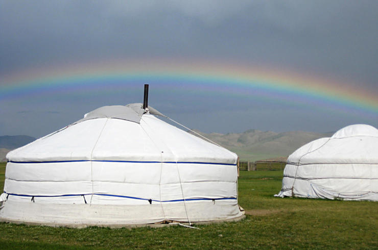 Das Jurtencamp unterm Regenbogen