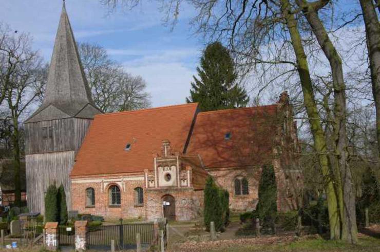 Alte Kirche in Moedlich