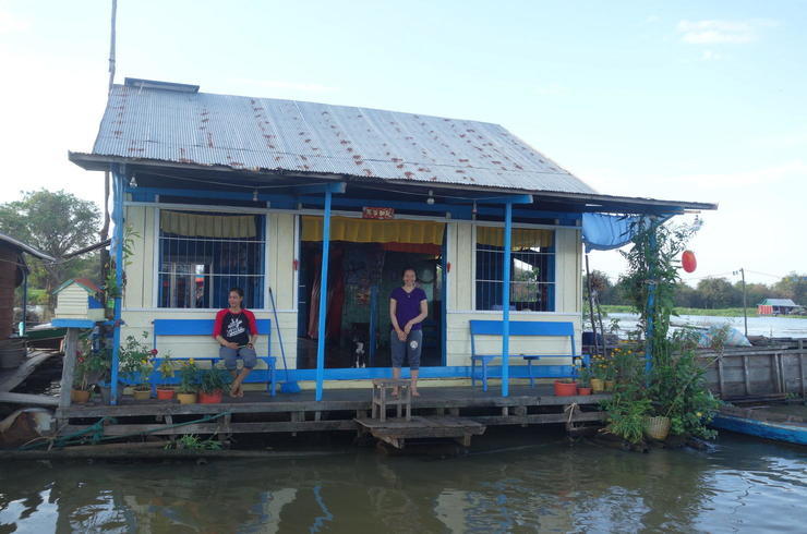Schwimmende Häuser und Homestay auf dem Tonle Sap