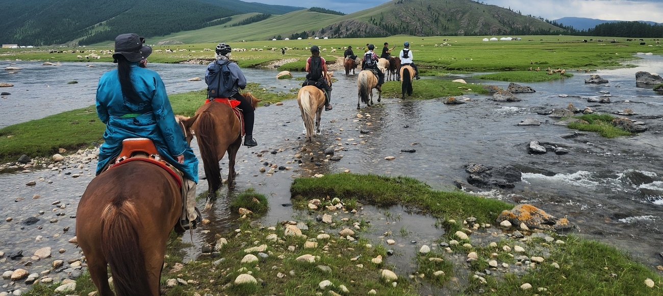 Reiten in der Mongolei, Bild: Sonnenblume 2025