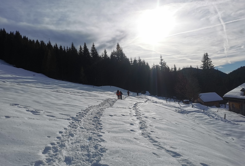 Schneeschuhwandern in der Salzburger Bergwelt. Bild: Katja Münker