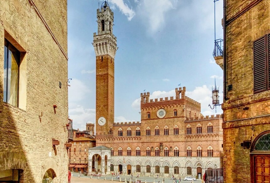 Piazza in Siena. Bild: Antonio Ristallo via Unsplash