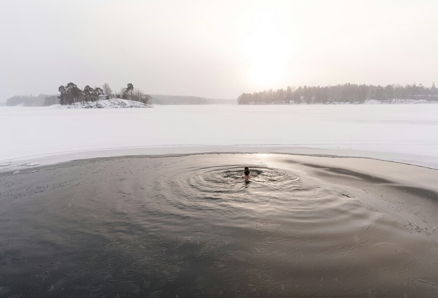 Eisbaden für Frauen_c_Mika Ruusunen via Unsplash