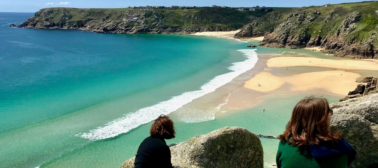 Frauenreisen in Großbritannien und Nordirland - Strand in Cornwall