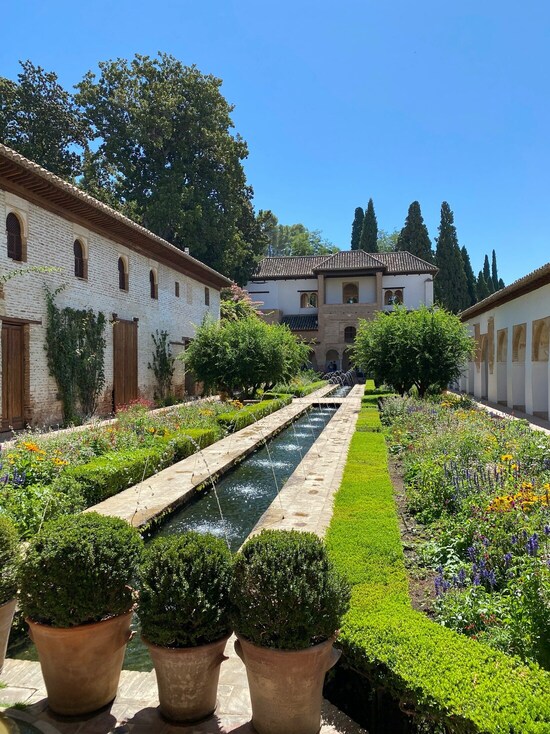 Gärten des Generalife; Bild: Fran Fernandez via unsplash Gärten des Generalife; Bild: Fran Fernandez via unsplash