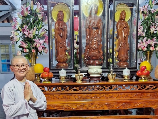Junge Nonne im Kloster für Frauen in Hue. Bild: Simona Mona Junge Nonne im Kloster für Frauen in Hue. Bild: Simona Mona