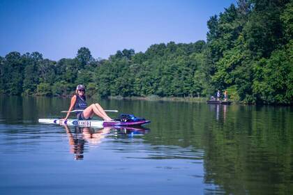 SUP am See; Bild: Anvesh via unsplash SUP am See; Bild: Anvesh via unsplash