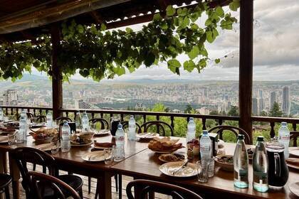 Essen mit schöner Aussicht; Bild: Franziska Welti