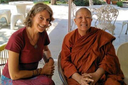 Thailand, Simona mit Mother Abbess in Bangkok, Bild: ReiseninsHier Thailand, Simona mit Mother Abbess in Bangkok, Bild: ReiseninsHier
