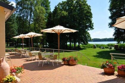 Frauenreise_Lychensee_Cafe, Bild: WomenFairTravel Frauenreise_Lychensee_Cafe, Bild: WomenFairTravel