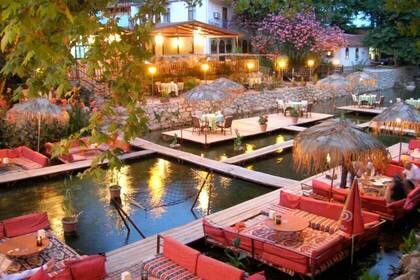 Flussrestaurant abends; Bild: Nina Meissner Lykia Lodge Flussrestaurant abends; Bild: Nina Meissner Lykia Lodge