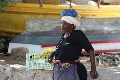Frau in Boa Vista Cabo Verde; Bild: Nick Fewings via unsplash Frau in Boa Vista Cabo Verde; Bild: Nick Fewings via unsplash