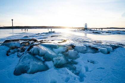 Eisbad_c_Marc Wieland via Unsplash Eisbad_c_Marc Wieland via Unsplash