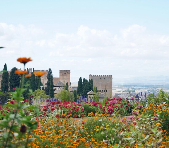 Alhambra im Frühling_c_Meina Yin via Unsplash Alhambra im Frühling_c_Meina Yin via Unsplash